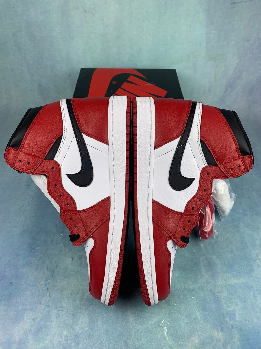Air Jordan 1 High Chicago 555088-101 Unisex Sneakers